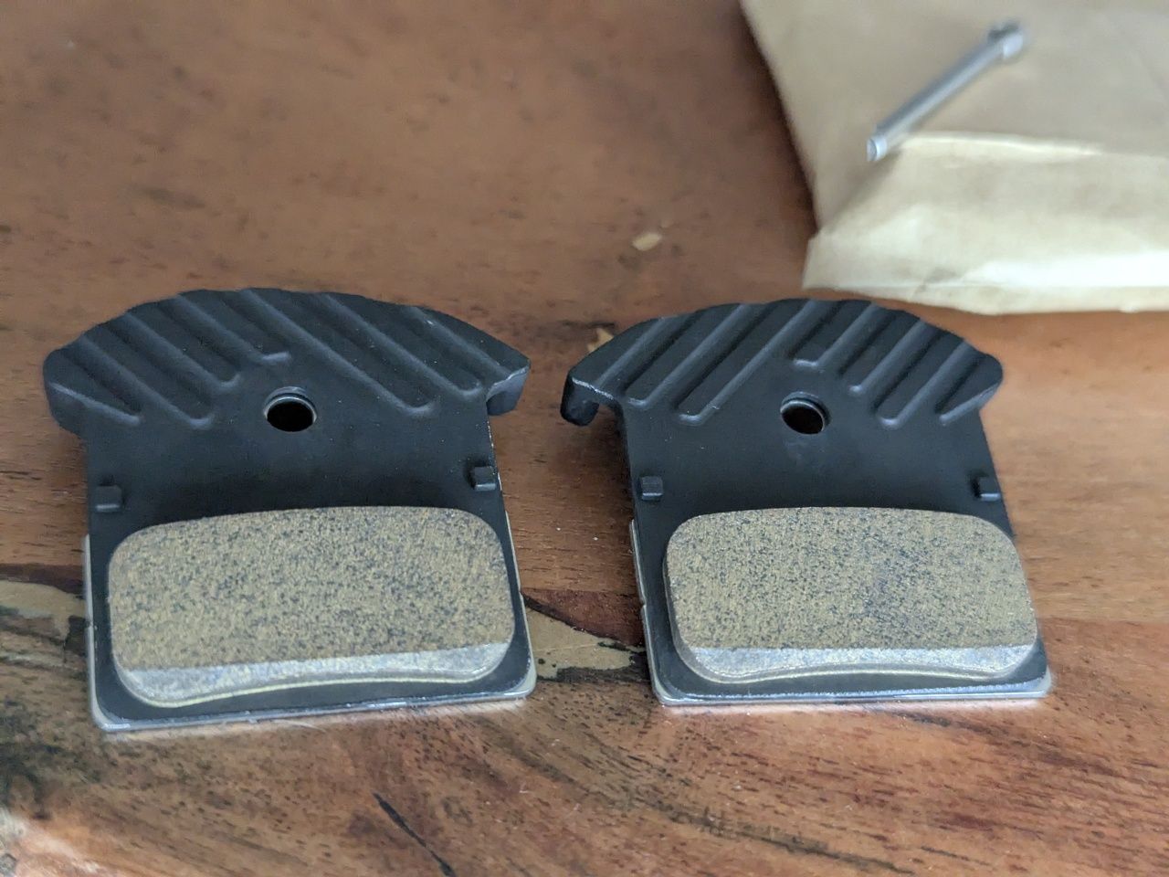 Pastilhas de travão metálico Shimano BP-J04C-MF