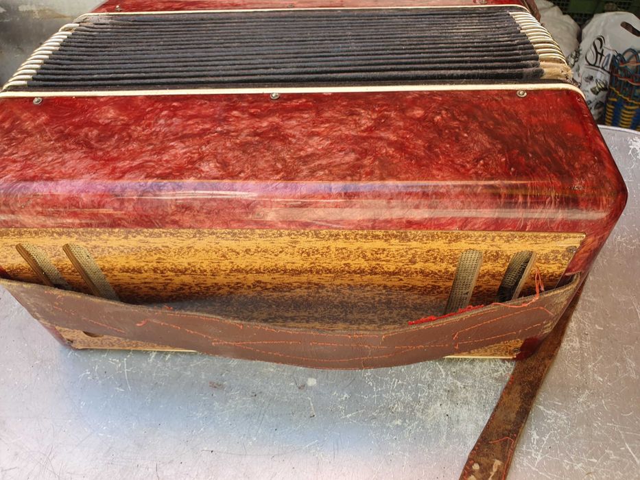 Баян, аккордеон "Полісся" требует реставрации