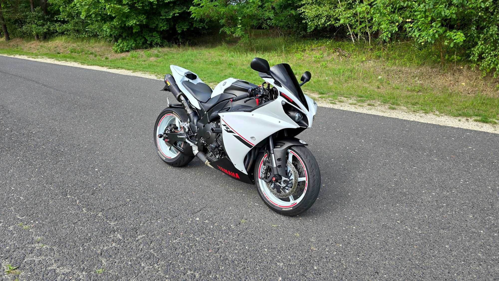 Yamaha R1 RN22 2014 Polift
