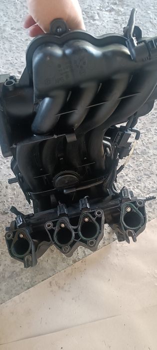 Впускний колектор,VW Гольф 4,5 1.6i.MPI,Ауді А5,Шкода А5 06A133205G