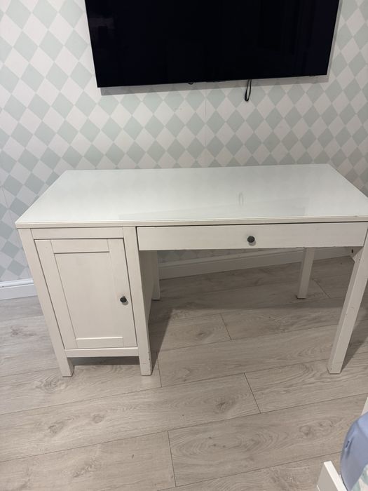 Biurko drewnisne Ikea Hemnes