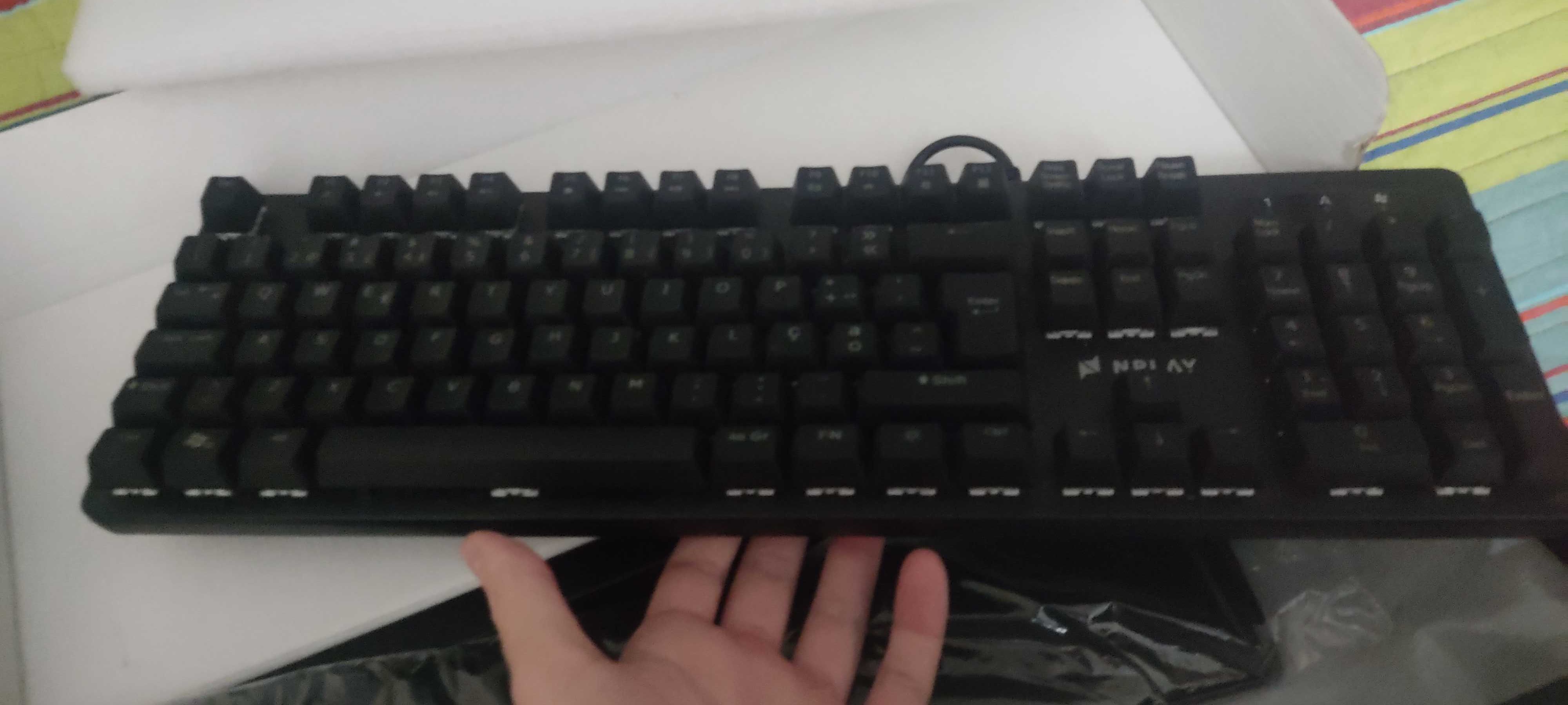 Teclado Mecânico Gaming Nplay Gaming Conquer 2.0 PT Black