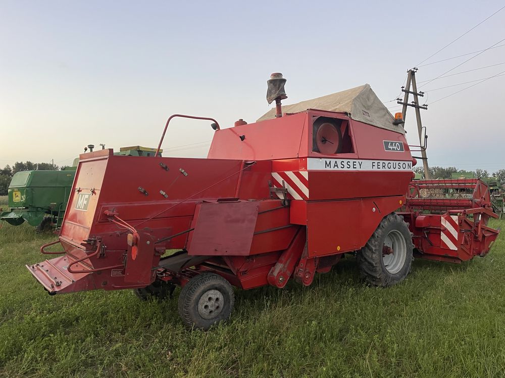Зернозбиральний комбайн Massey Ferguson 440 3.м