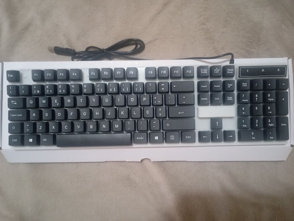 Teclado com fio novo
