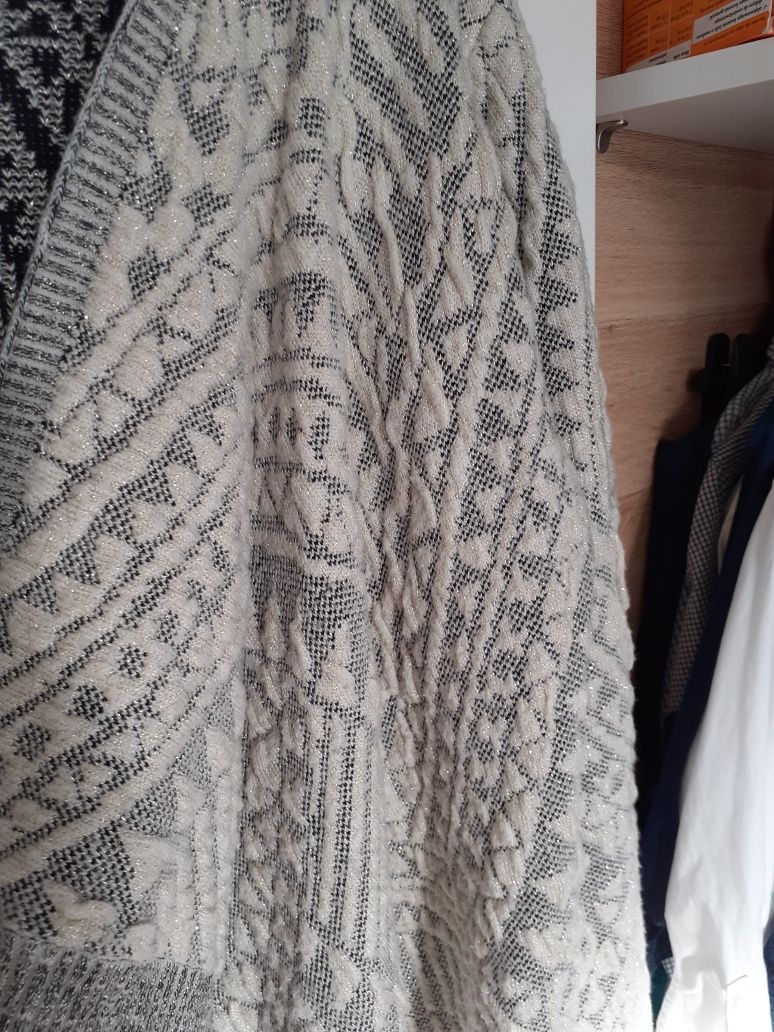 Sweter damski ze srebrną nitką M/L