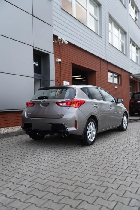 Toyota Auris Toyota Auris 2014 salon Polska
