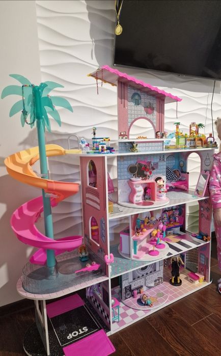 Великий будинок Лол - ляльковий будиночок з басейном і парковкою L.O.L