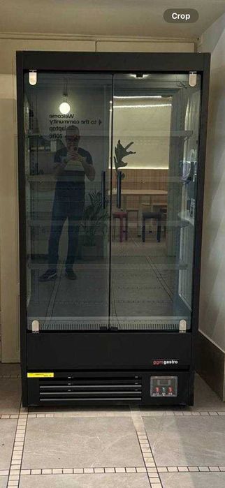 Witryna chłodnicza naścienna – 440L, podwójne szklane drzwi