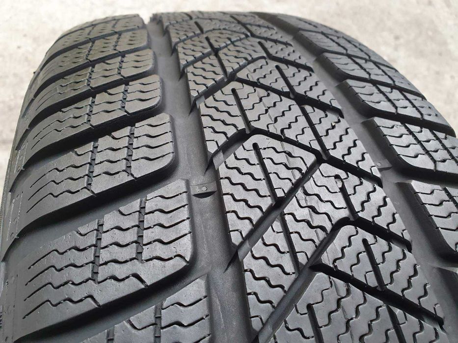 2x Pirelli Sottozero 3  225/45r18  7,4mm