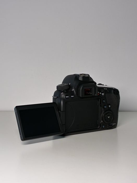 Canon EOS 6D Mark II – Corpo (com caixa original)