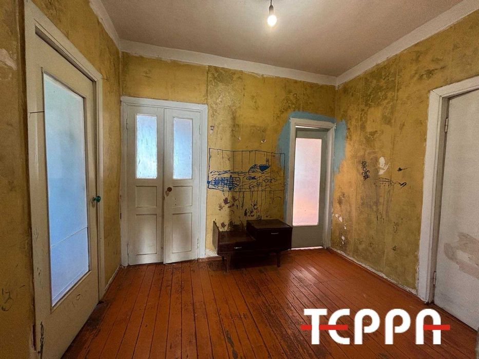 Продаж будинку, 4 окремі кімнати, Тепличне