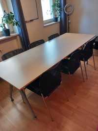 Stół konferencyjny z krzesłami