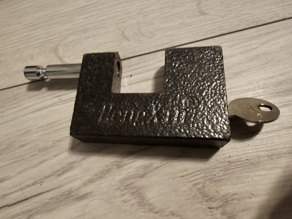 Kłódka z kluczem