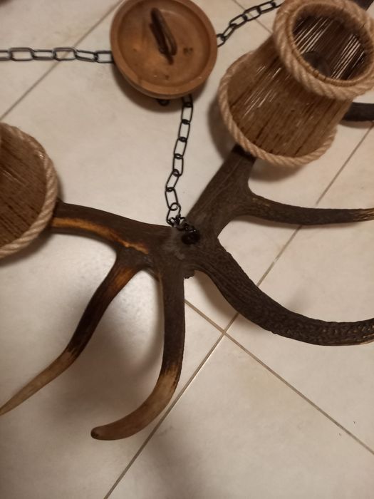 Żyrandol z poroża jelenia