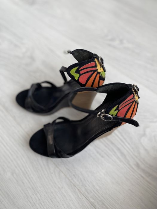 Босоніжки шкіряні на платформі