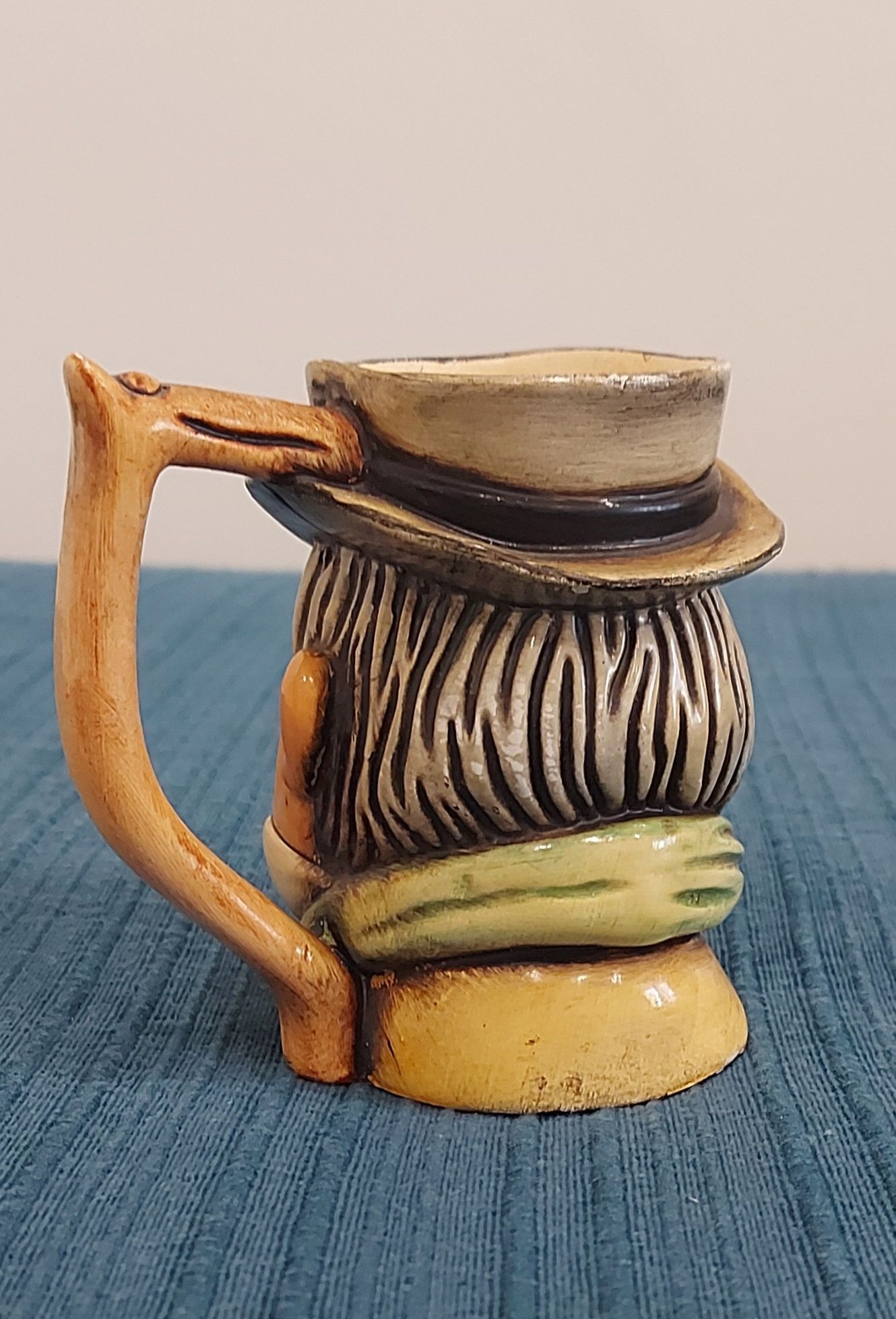 Caneca cerâmica antiga