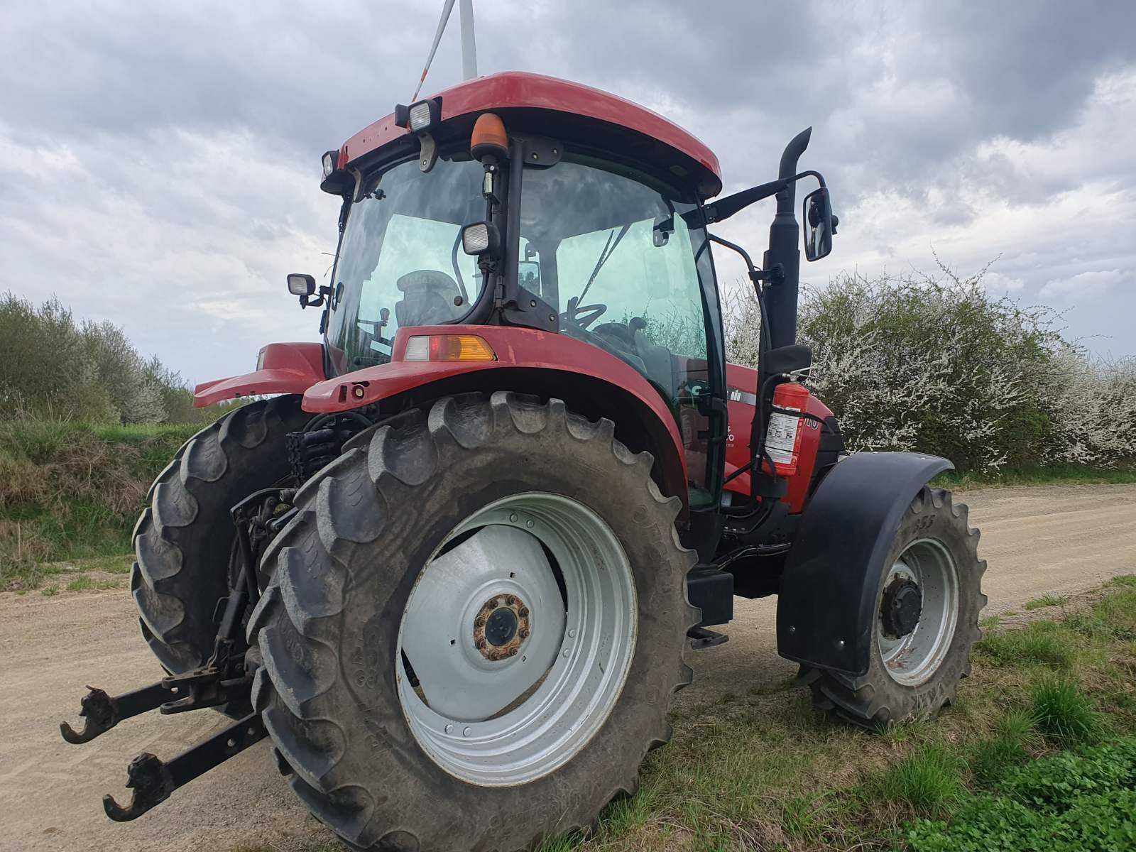 Case Maxxum MXU 110 z przednim tuzem