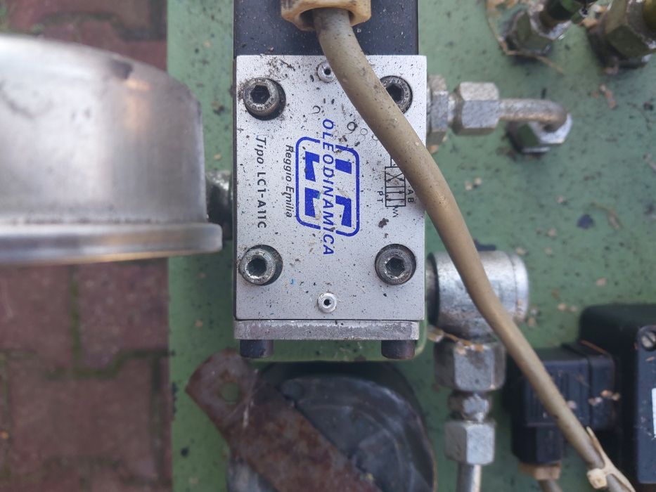 Agregat hydrauliczny Maagtechnic – z pompą, silnikiem i rozdzielaczem