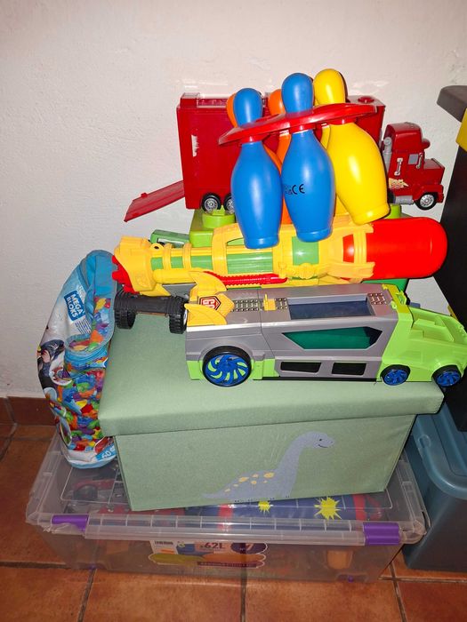 Vendo lote brinquedos de menino em bom estado entrega immediata