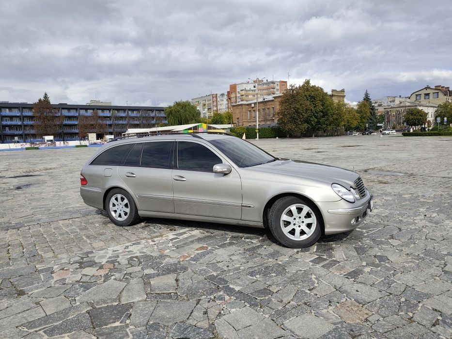 Mercedes-Benz E  2004