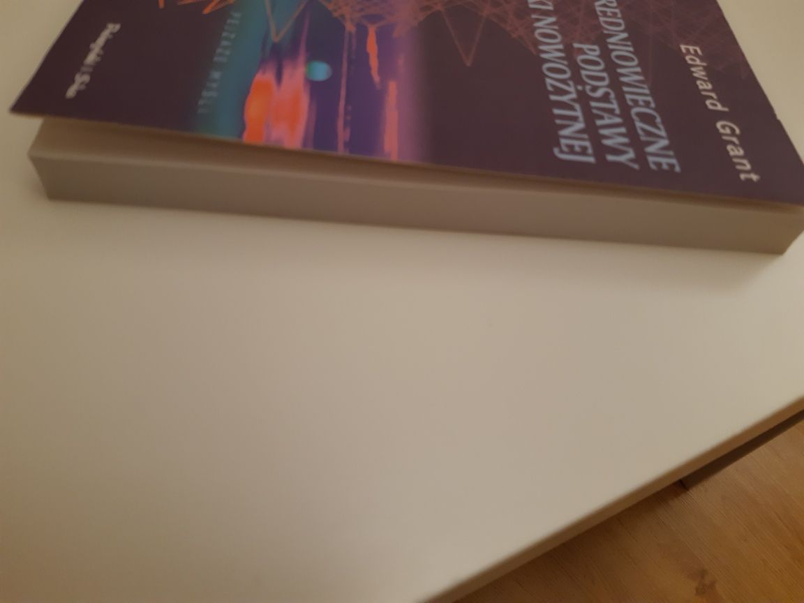 Średniowieczne podstawy nauki nowożytnej. Edward Grant