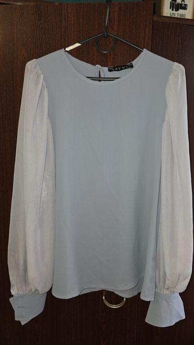 Жіноча блуза з широким рукавом