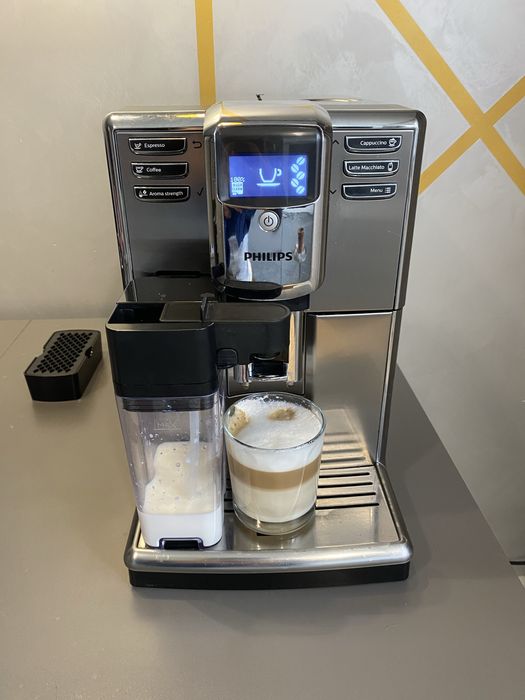 Кавомашина Saeco Philips Incanto EP5365,з молочником,зроблене повне ТО