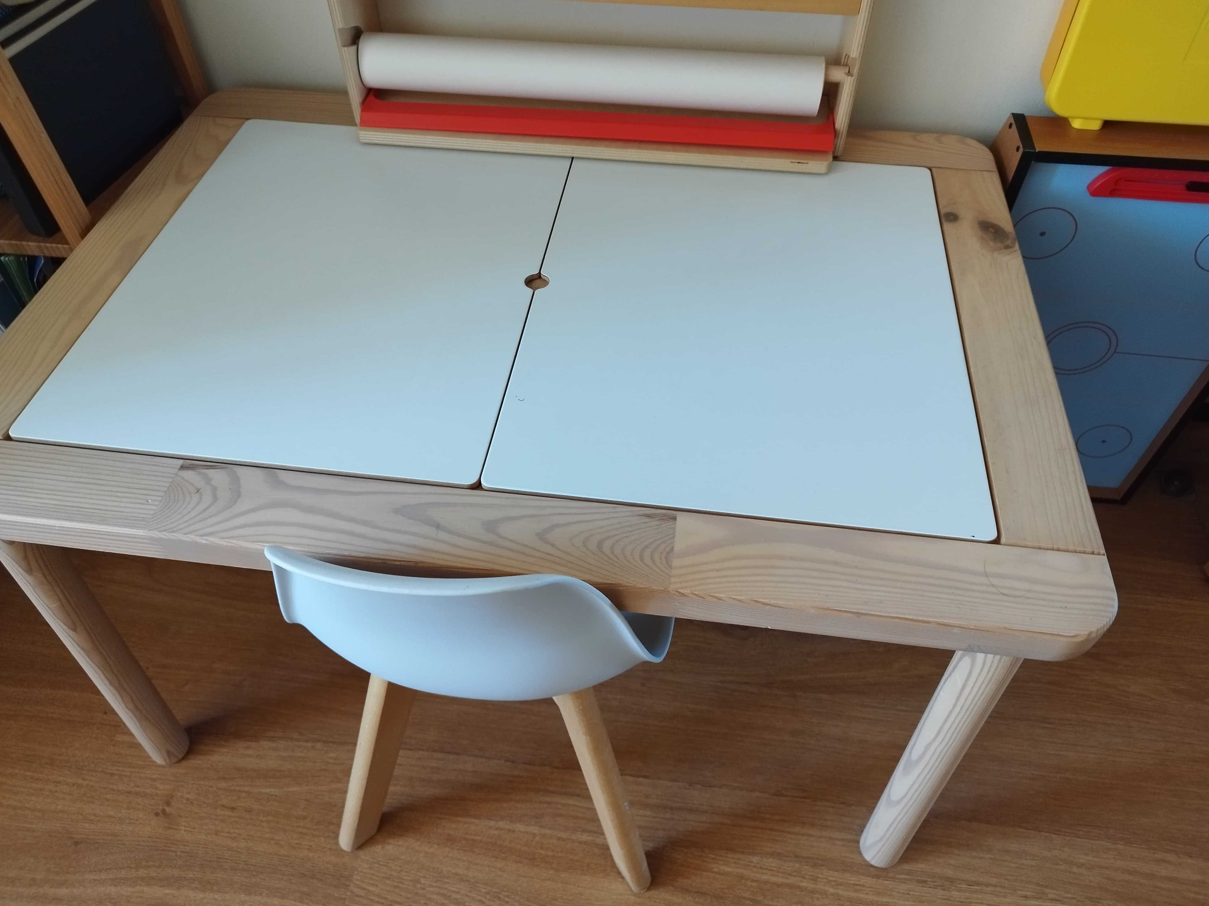 Conjunto IKEA Mesa + Cadeira + Suporte para Rolo de Papel
