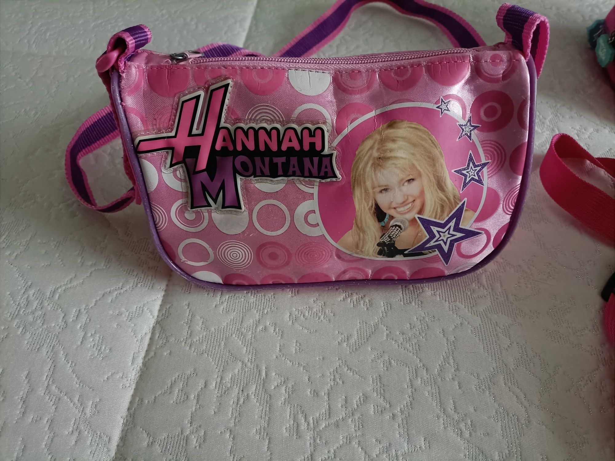 Lancheira e bolsas para menina