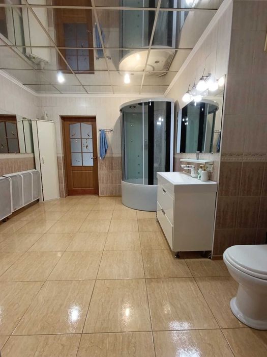 Продам дом в самом центре города . Rn