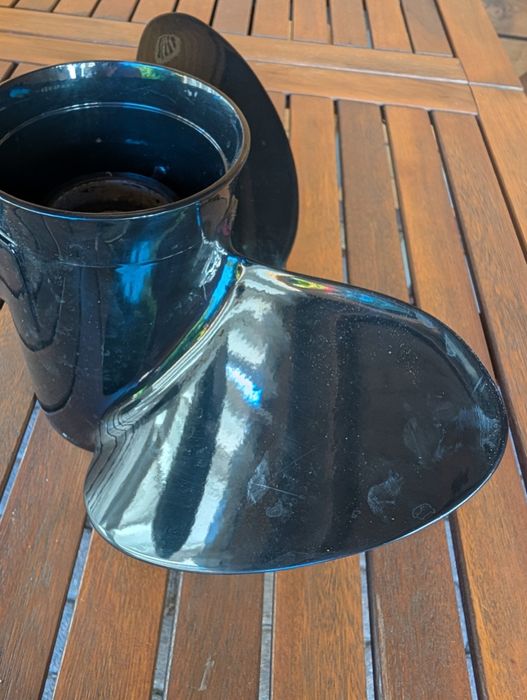 Śruba napędowa Suzuki DF 14x23 oryginał