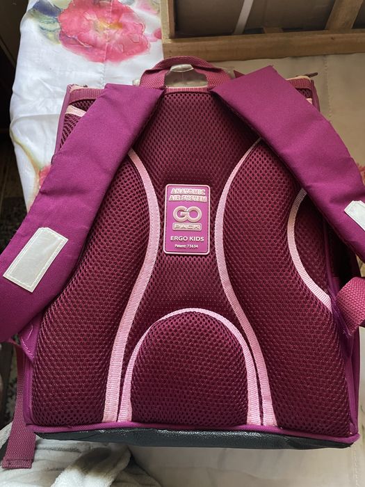 Шкільний портфель для дівчинки