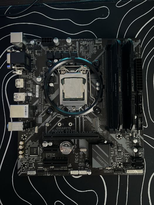 Продам материнську плату б360 гігабайт процесор і5 9500т озу 16гб ддр4