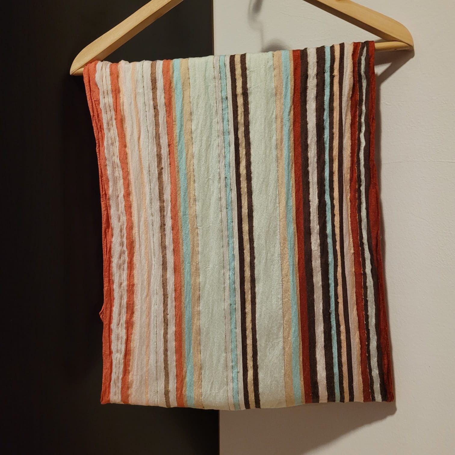 Cienki w wielokolorowe paski szal 170x45cm