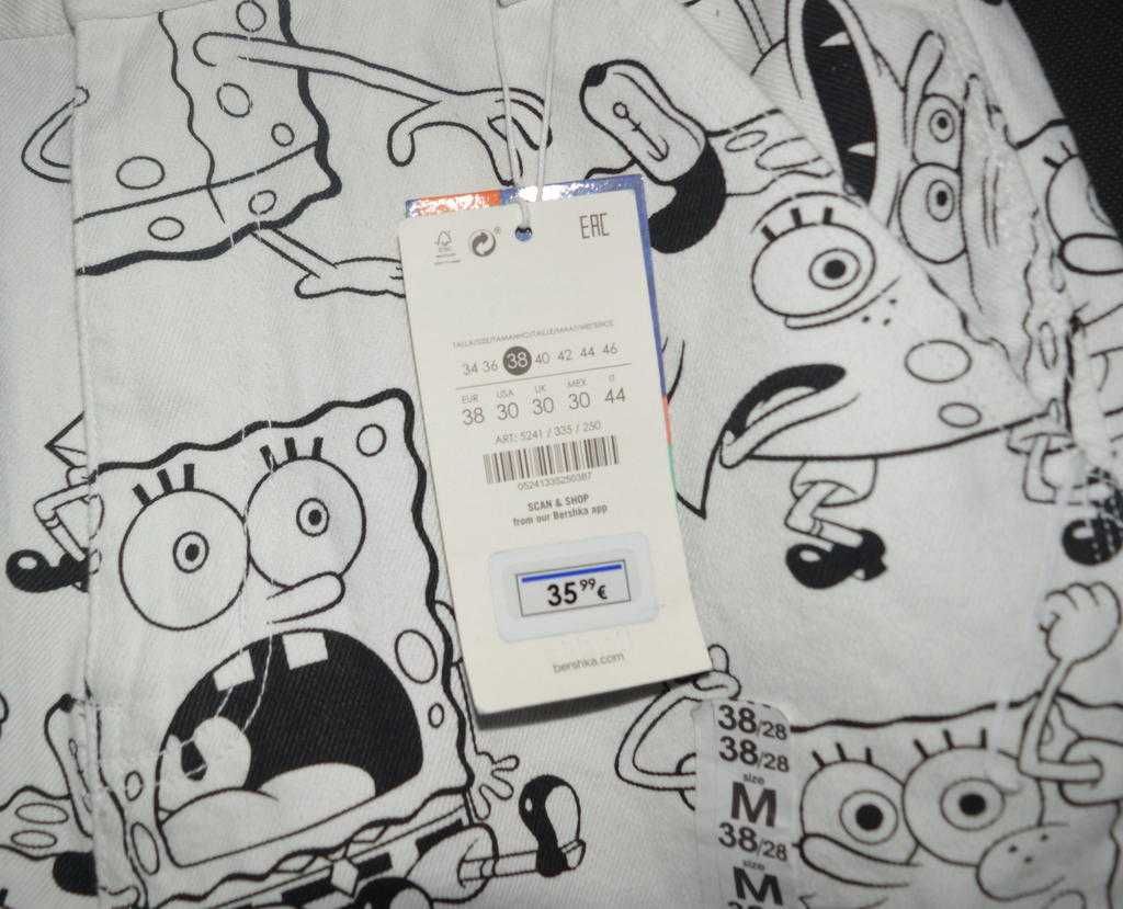 Jeansowe spodenki Sponge Bob Bershka 38