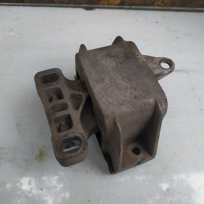 Подушка двигуна кпп Гольф 4 Ауді Golf 4 Audi  1.9