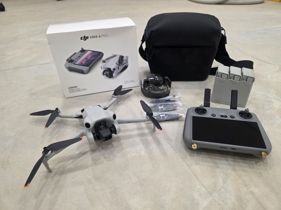 Drone DJI Mini 4 Pro Fly More Combo (DJI RC 2)