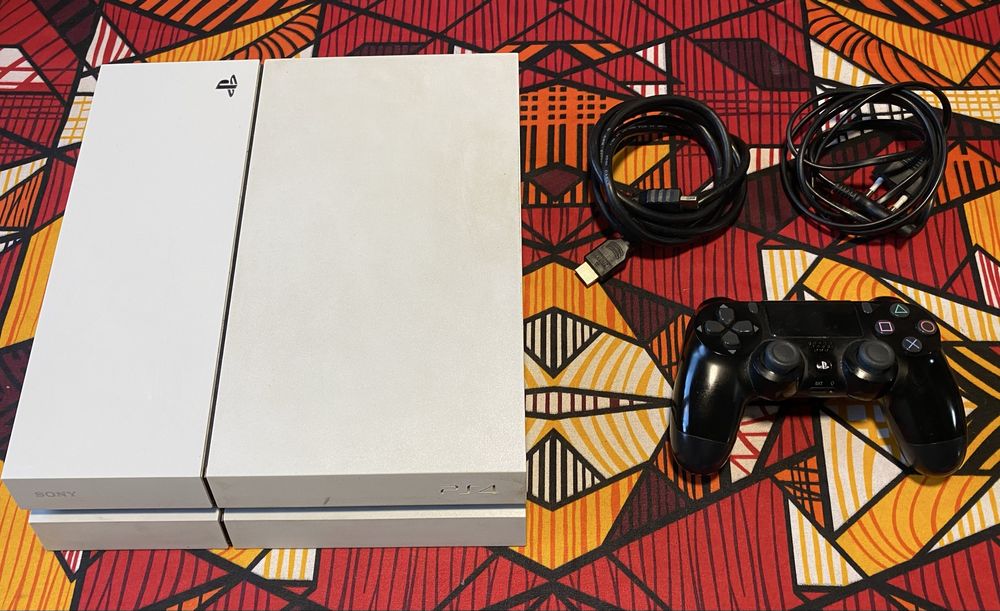 PS4 Playstation 4 (um comando) 500GB