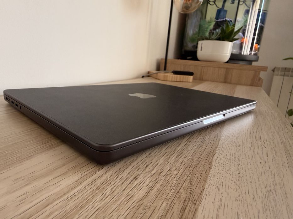 Macbook Pro M4 - 512GB - 16GB Ram - C/ novo! LER ANUNCIO!