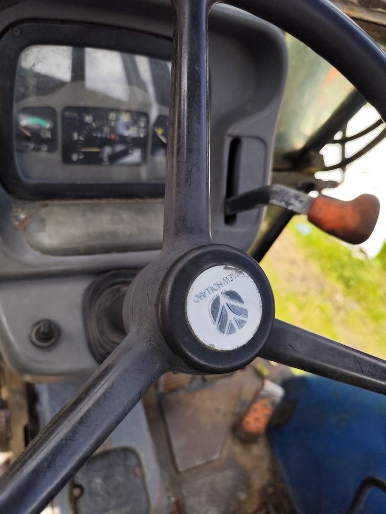 New holland tn 65 em ótimo estado.
4700 horas
Podem ser adiciona