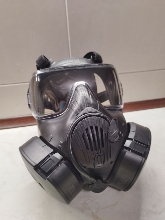 Противогаз Avon FM50
