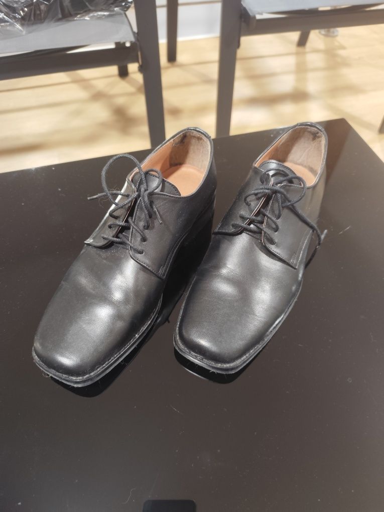 Traje académico masculino