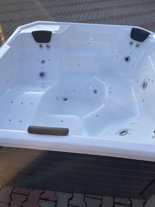 Jacuzzi ogrodowe 5-6 osobowe.