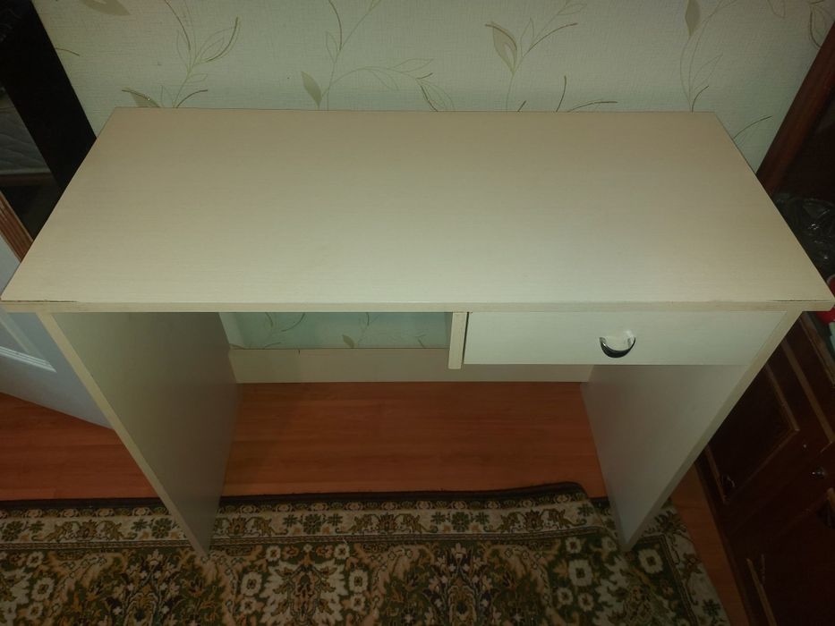 Продам стіл навчальний