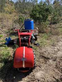 Motocultivador com reboque sem alfaias