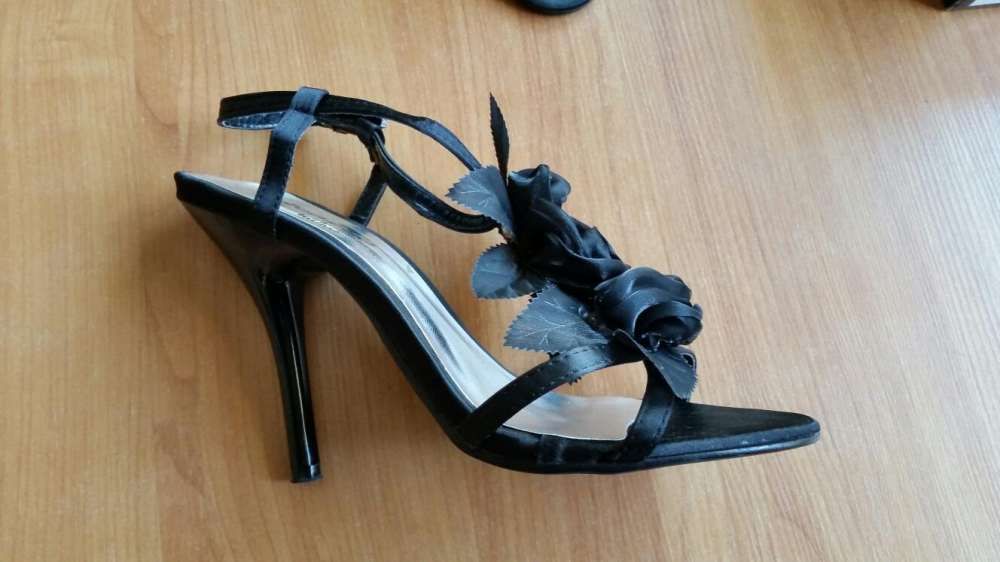 Sandálias novas 36