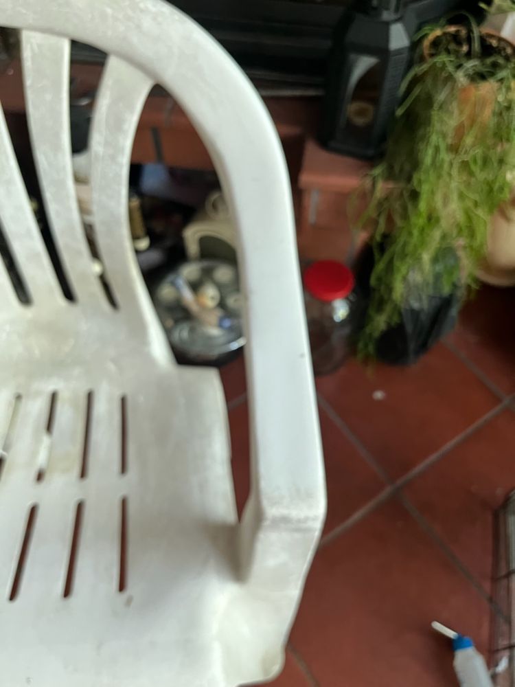 Plastikowe krzeslo fotel ogrodowy Cyrkon odbarwione białe