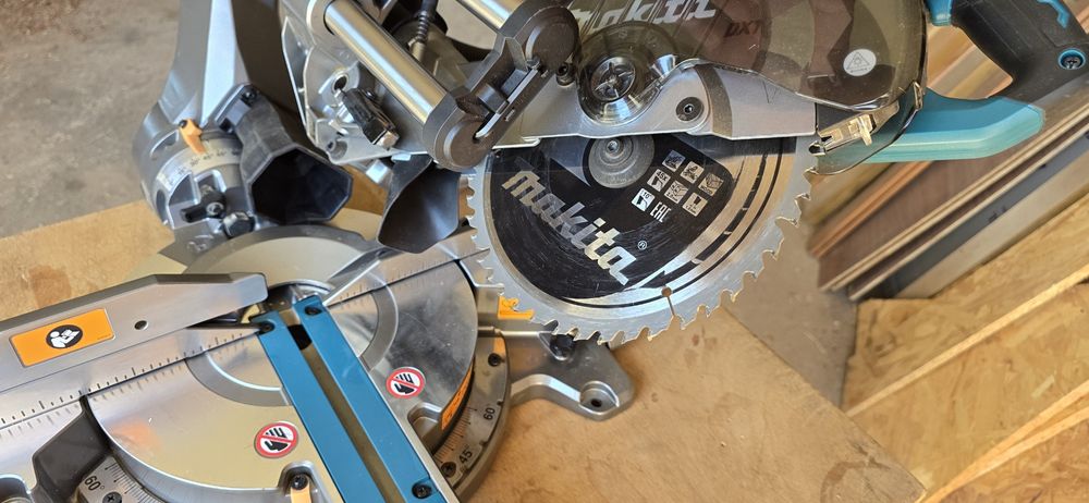 Makita, serra esquadrias LS002G 40V usada