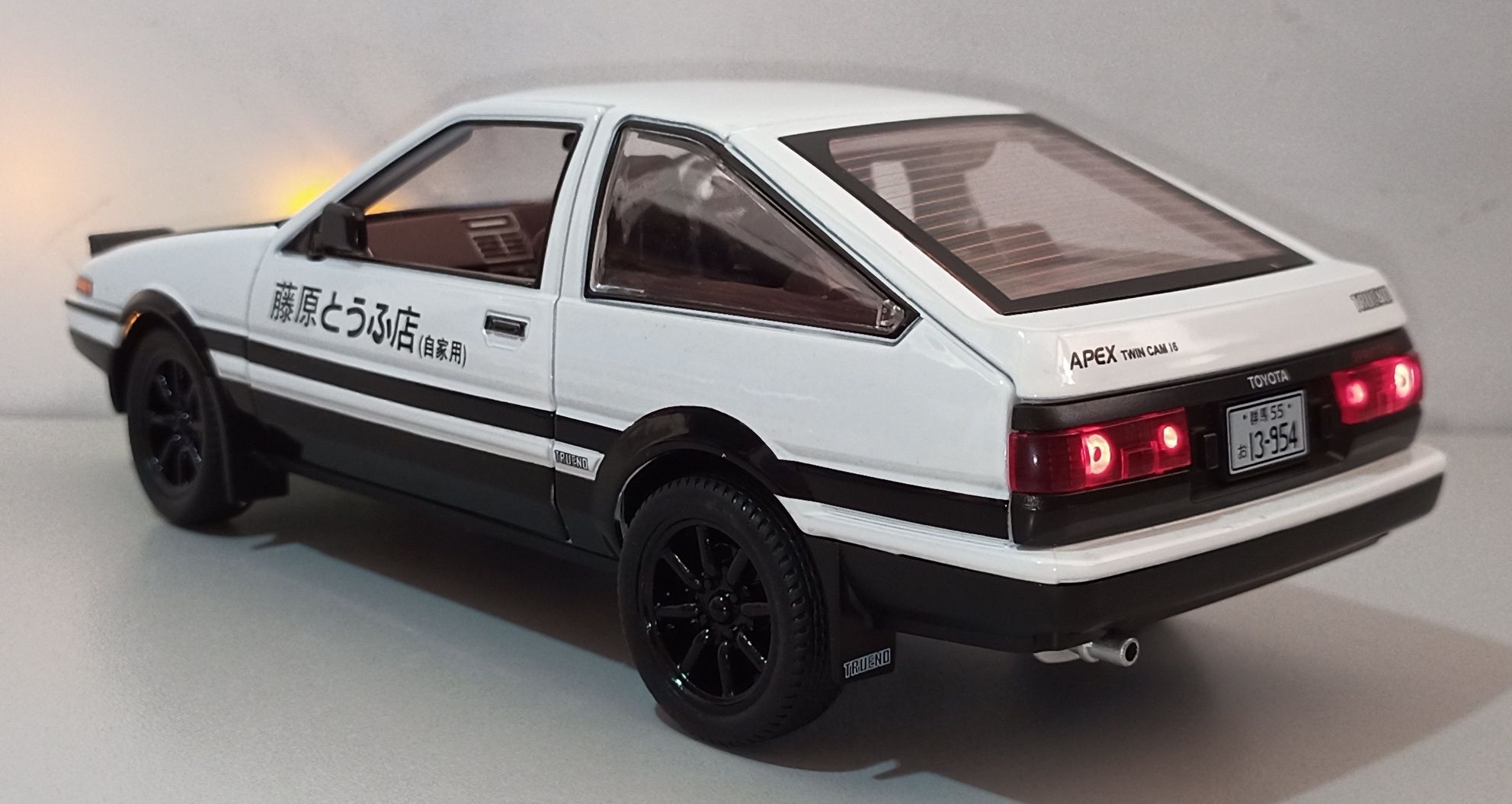 TOYOTA TRUENO AE86 модель 1:24 Miniauto. Металл, звук, свет.