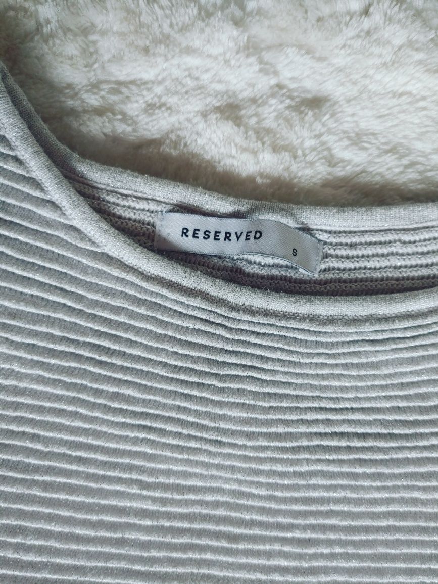 Sweterek szary, prążkowany ze srebrną nitką, rozm S, Reserved